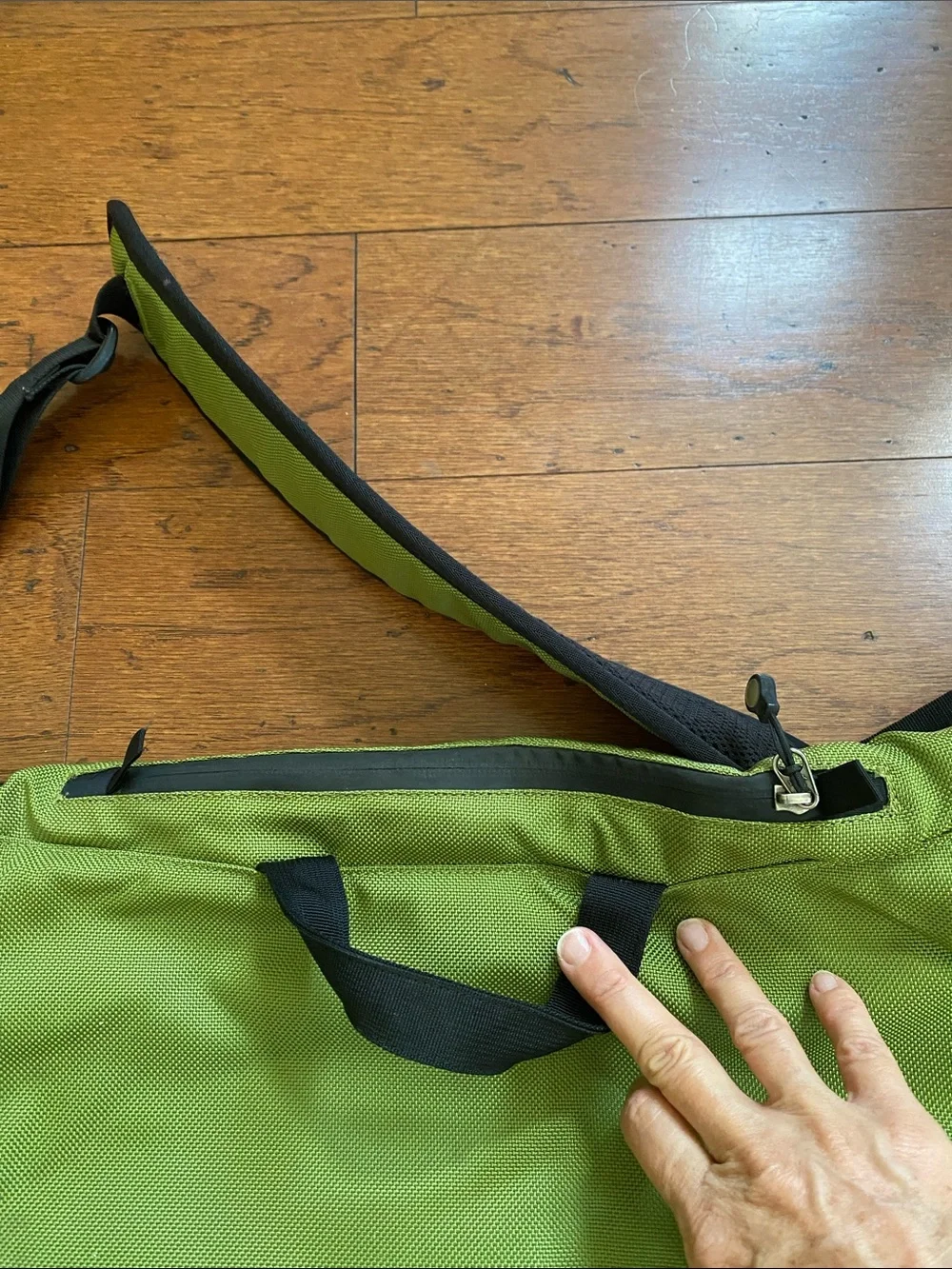 Patagonia messenger bag-green